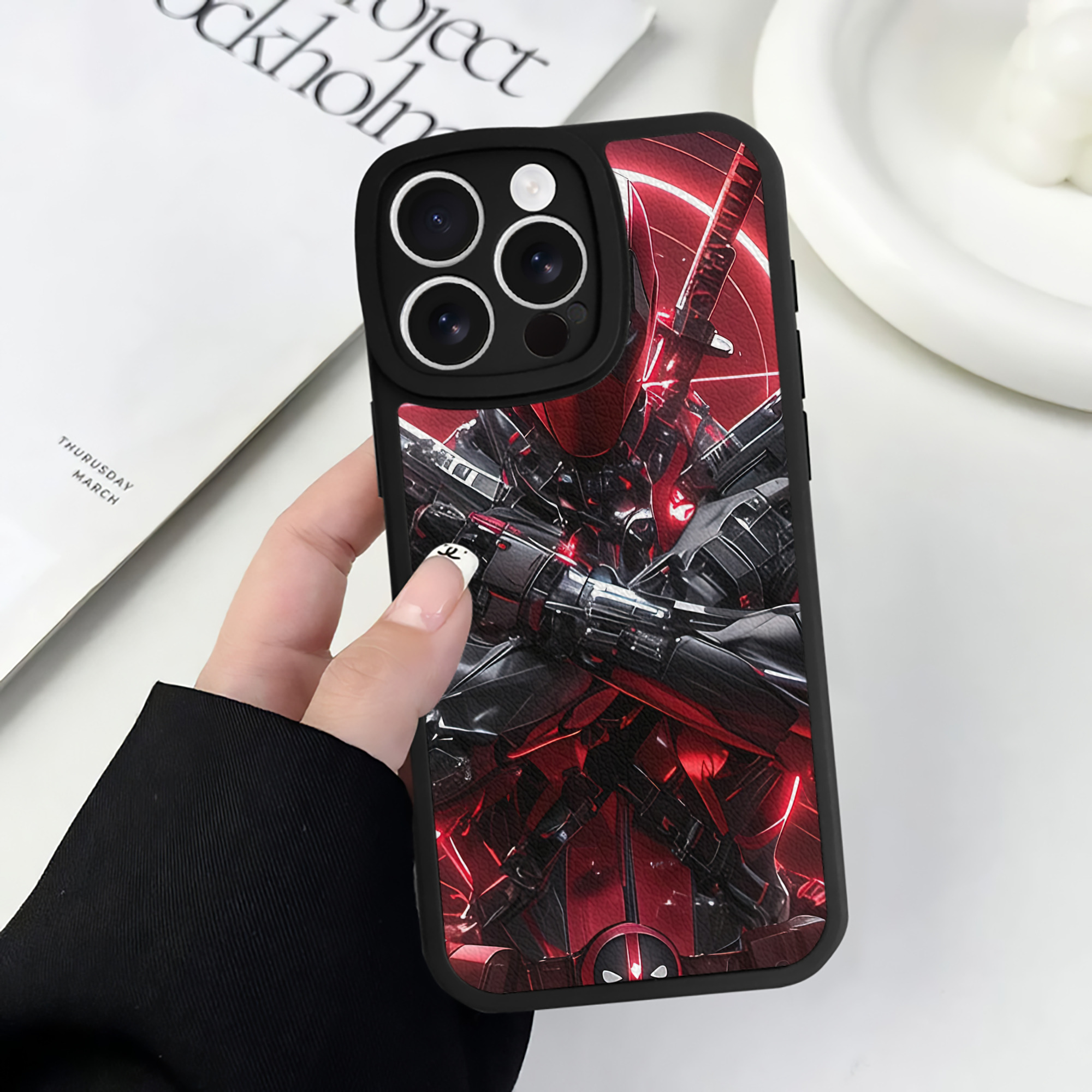 （画像用） Deadpool デッドプール 【iPhone 16シリーズ対応】シリコンスマホケース（レザー調） 材質：シリコン
